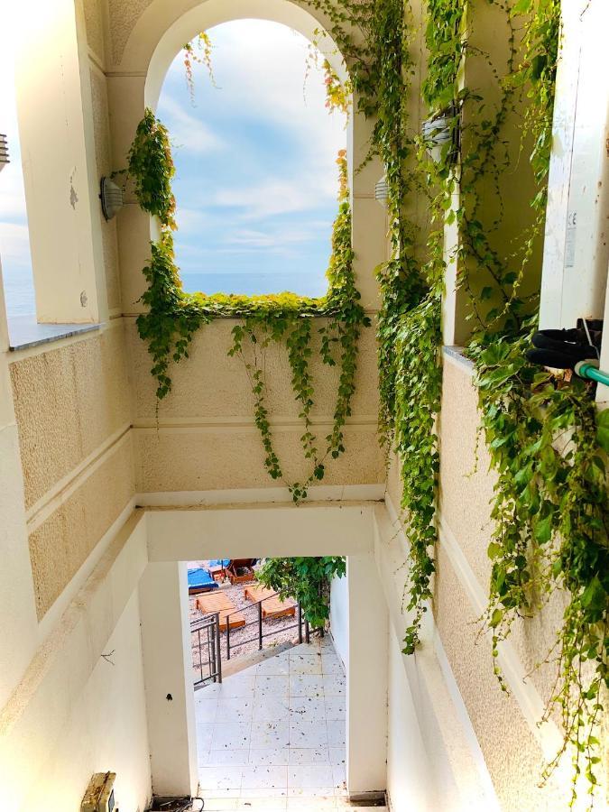 Sound Of The Sea Apartment Sveti Stefan Esterno foto